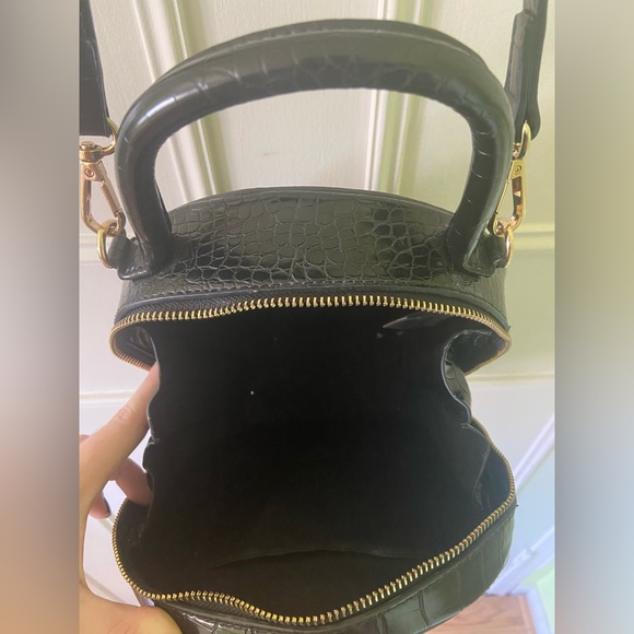 Street Level - Black Circular Cross Body Purse - Picture 4 of 4